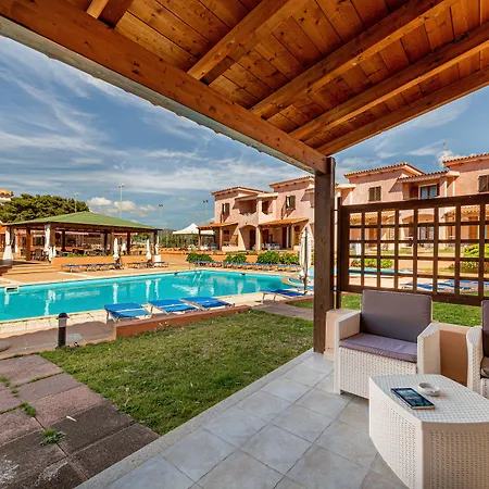 Marina Manna And Club Village 호텔 3*